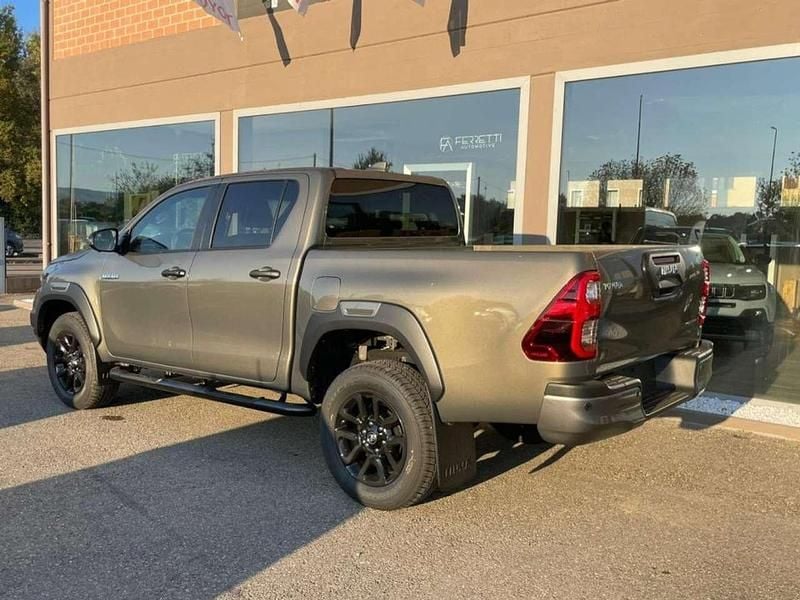 Nuova Toyota HiLux 204 CV (150 kW) 2026 Oxide bronze Pick-up
