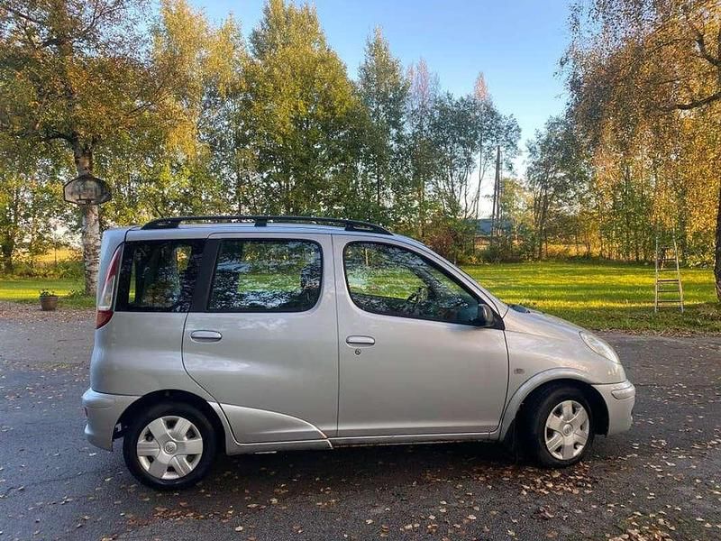 Usata Toyota Yaris Sol 75 CV (55 kW) 2005 Grigio Berlina