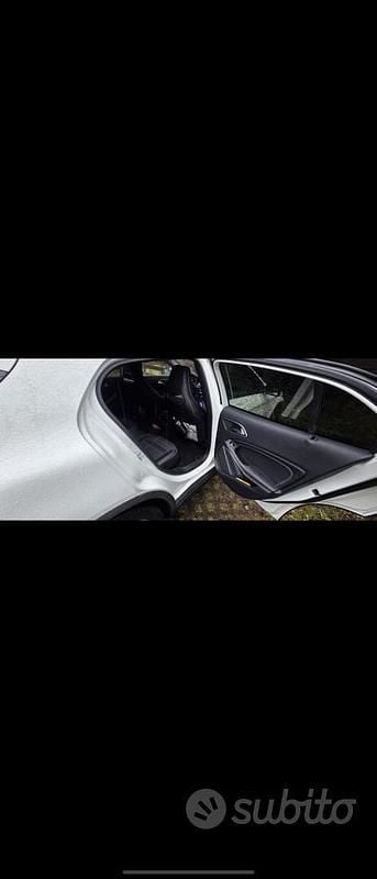 Usata Mercedes GLA200 136 CV (100 kW) 2016 Bianco SUV