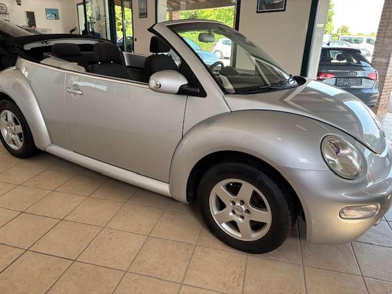 Usata VW New Beetle 75 CV (55 kW) 2005 Argento Utilitaria