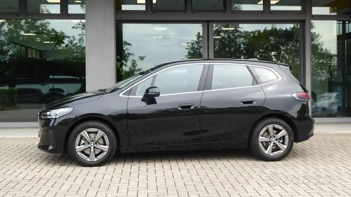 Usata BMW 218 Active Tourer 150 CV (110 kW) 2024 Saphirschwarz Monovolume