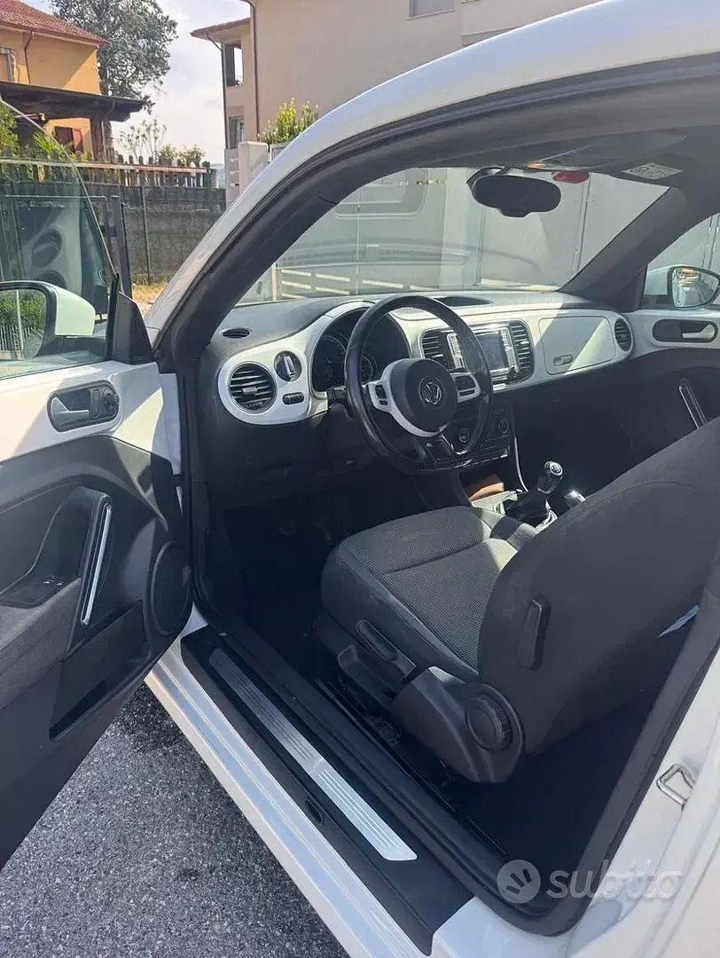 Usata VW Beetle 101 CV (74 kW) 2015 Bianco Utilitaria