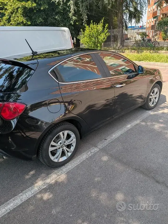 Usata Alfa Romeo Giulietta 140 CV (102 kW) 2011 Utilitaria