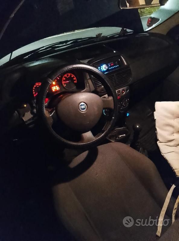 Usata Fiat Punto 2003 Grigio Berlina