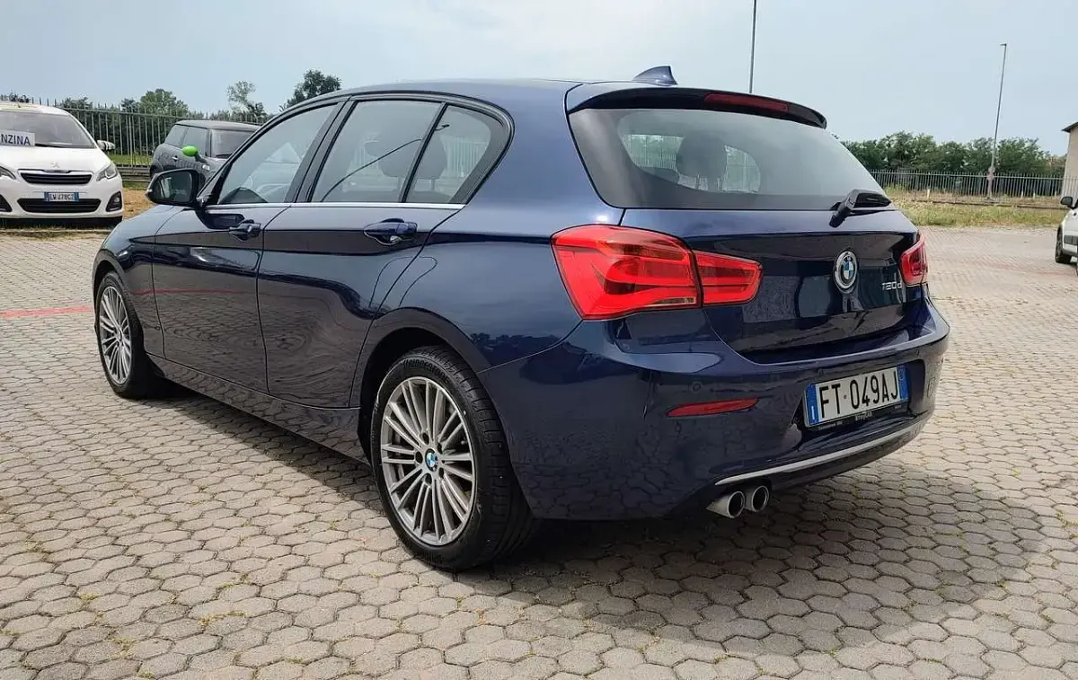 Usata BMW 120 190 CV (139 kW) 2018 Seaside blue metallizzato Berlina