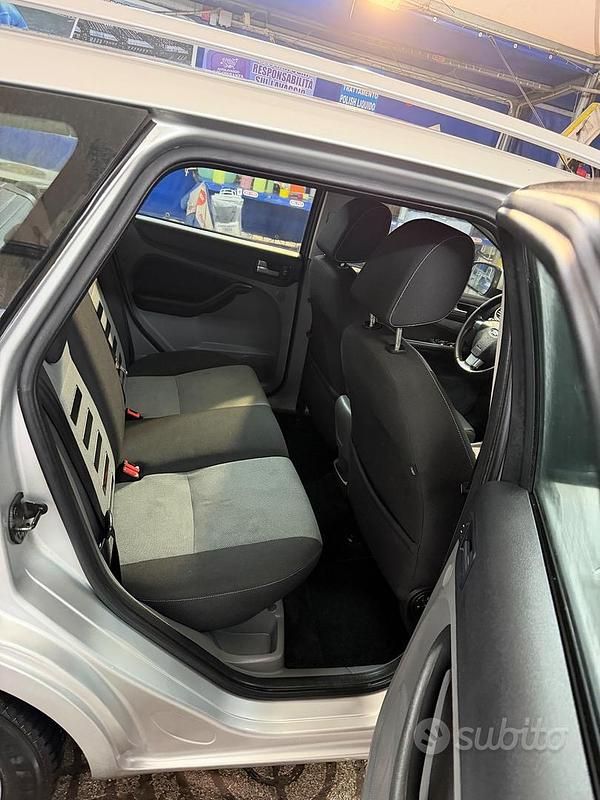 Usata Ford Focus 110 CV (80 kW) 2011 Grigio Station wagon