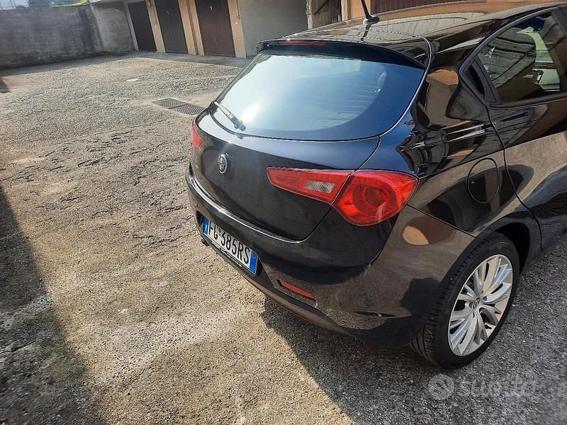 Usata Alfa Romeo Giulietta Super 120 CV (88 kW) 2017 Nero Utilitaria