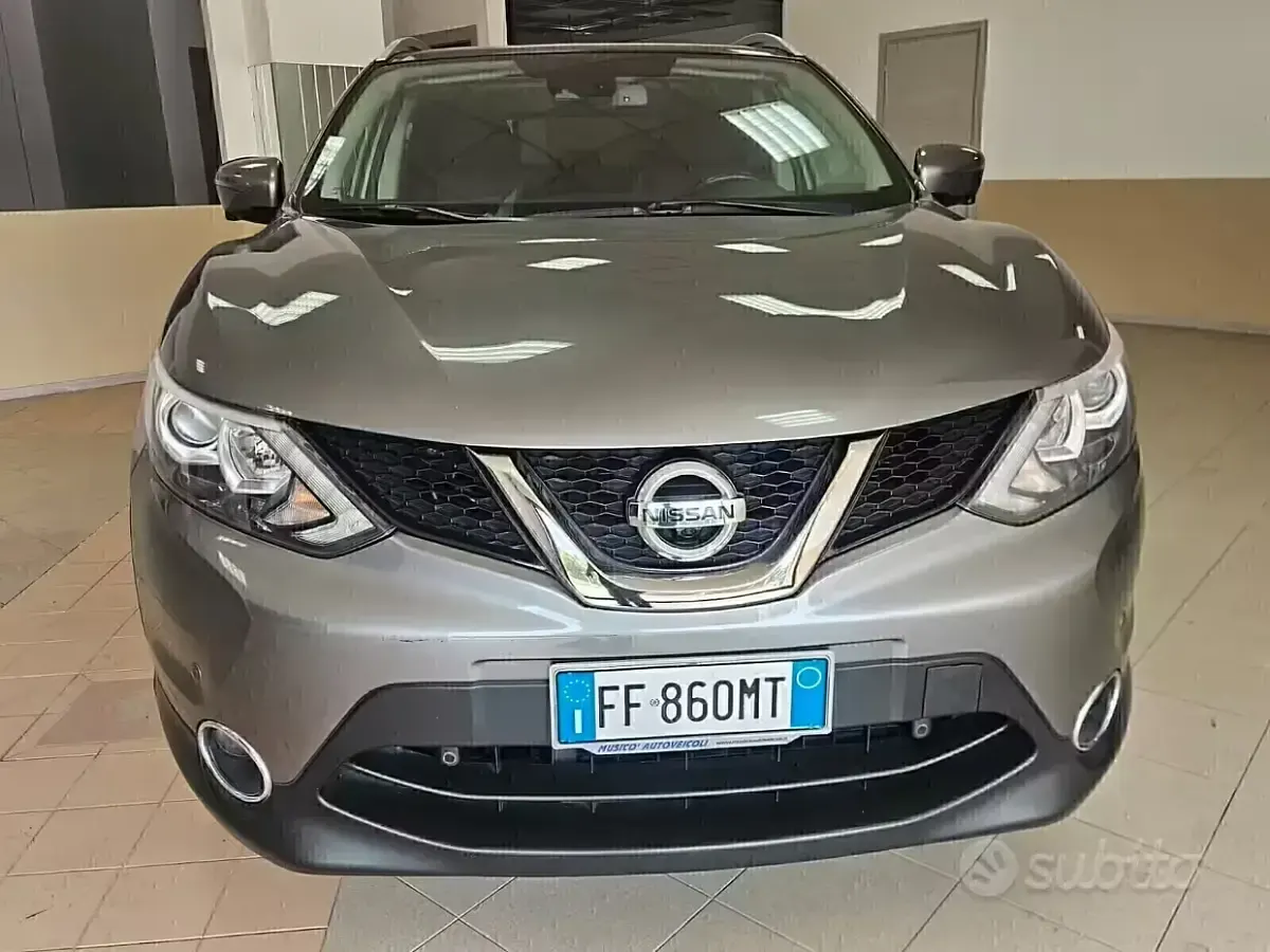 Usata Nissan Qashqai N-Connecta 131 CV (96 kW) 2017 Grigio SUV