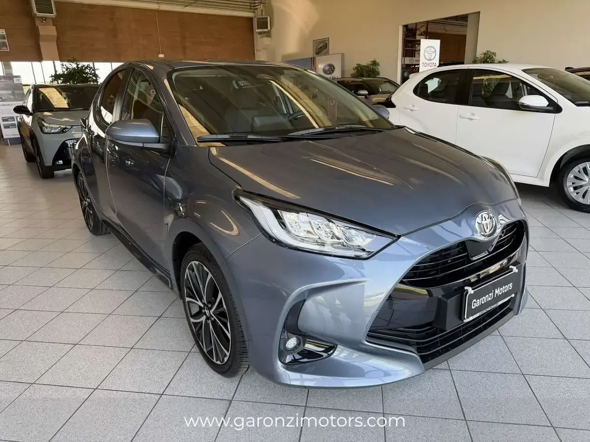 Nuova Toyota Yaris Hybrid 116 CV (85 kW) 2026 Argento Berlina
