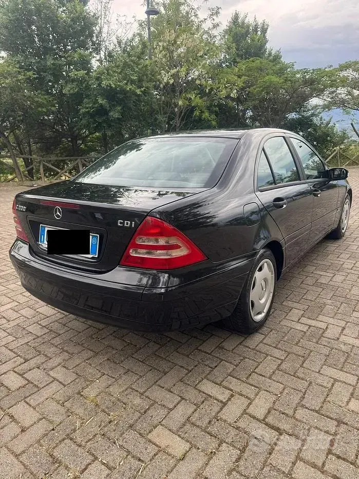 Usata Mercedes C200 122 CV (89 kW) 2004 Nero Berlina