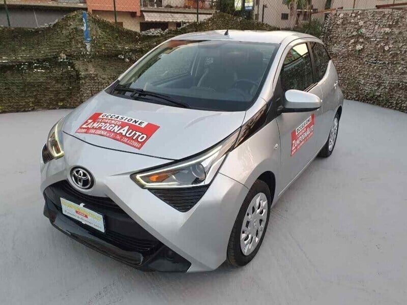 Usato 2022 Toyota Aygo 1.0 Benzin 72 CV (12.899 €)