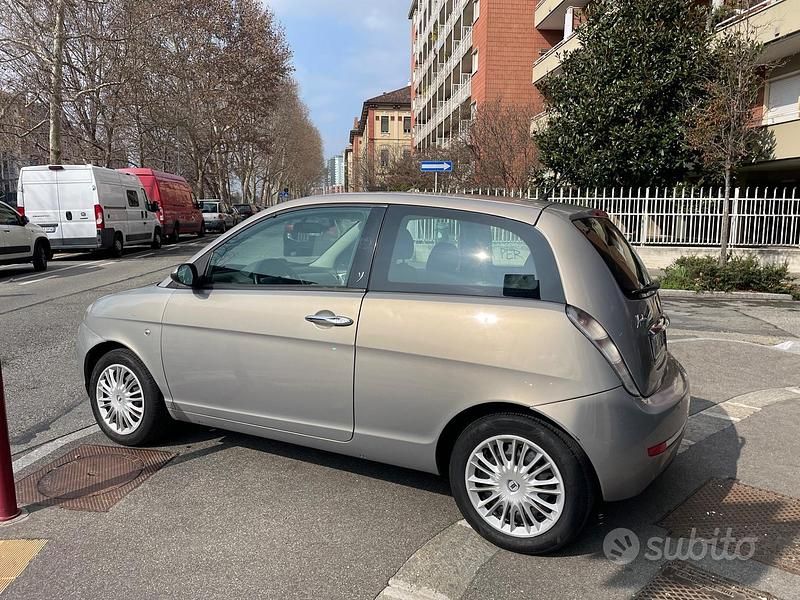 Usata Lancia Ypsilon 60 CV (44 kW) 2008 Grigio Utilitaria