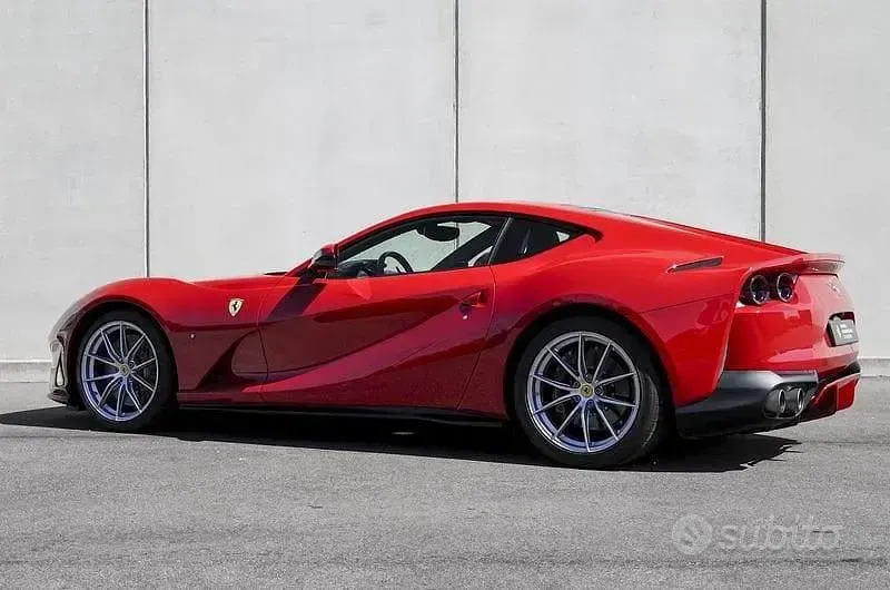 Usata Ferrari 812 799 CV (587 kW) 2019 Rosso Coupé