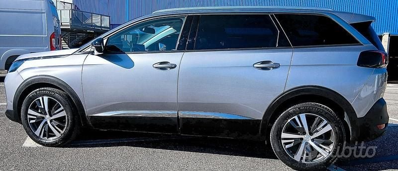 Usata Peugeot 5008 Allure 130 CV (95 kW) 2022 Grigio SUV