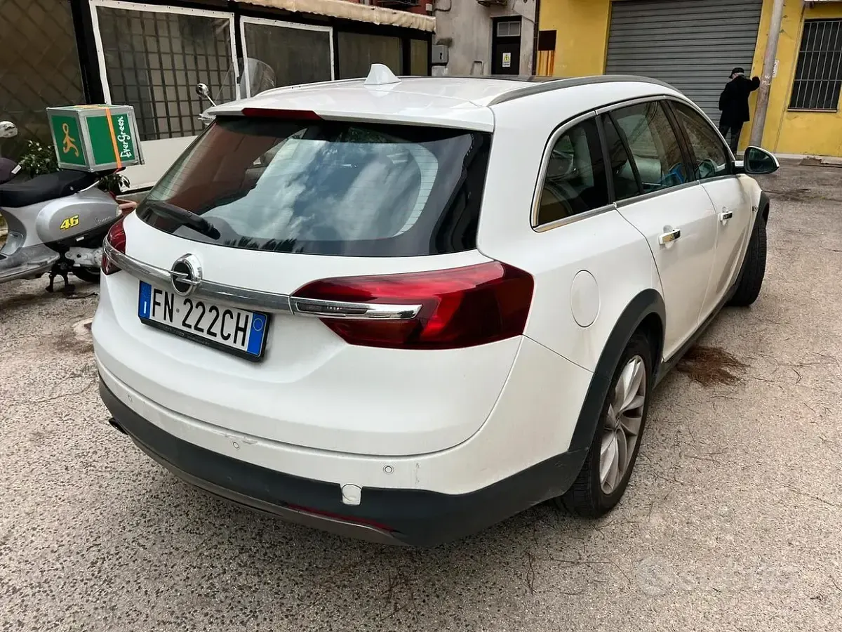 Usata Opel Insignia Country Tourer 163 CV (119 kW) 2014 Bianco Station wagon