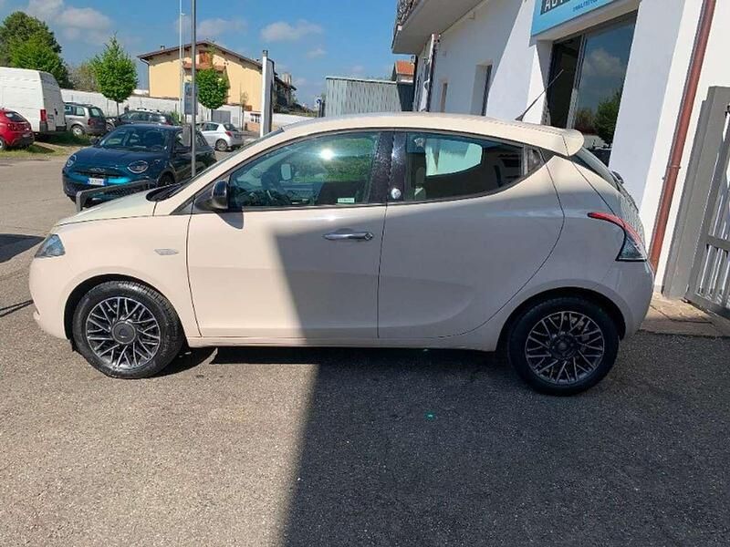 Usata Lancia Ypsilon Gold 69 CV (50 kW) 2017 Beige Utilitaria