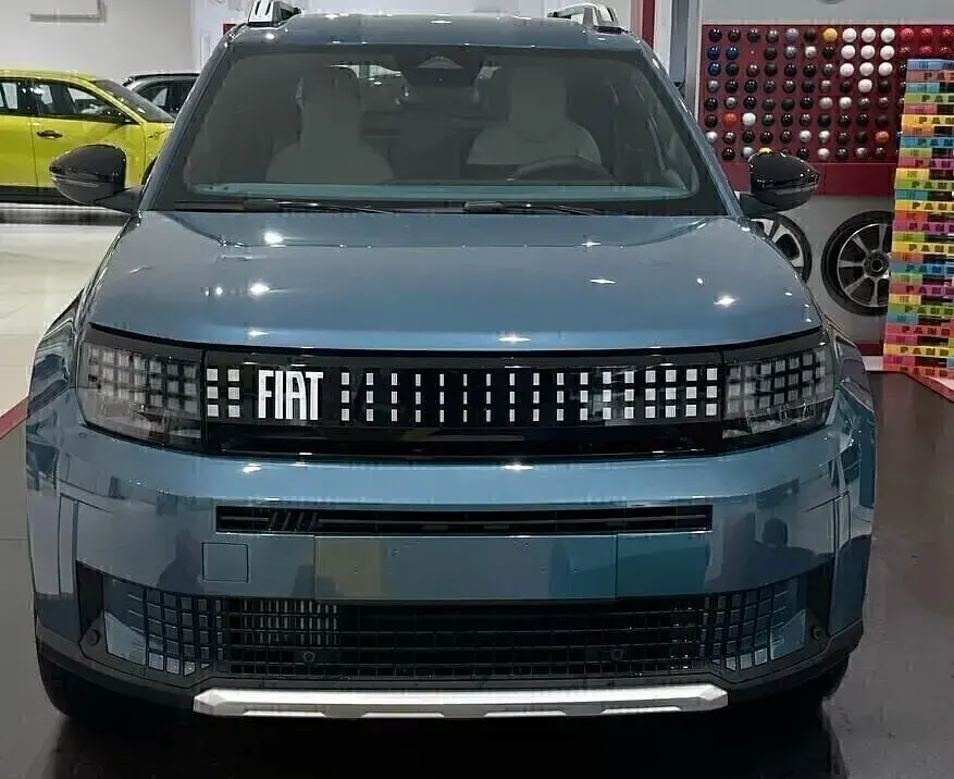 Nuova Fiat Grande Panda Pop 100 CV (73 kW) 2026 Rosso Utilitaria
