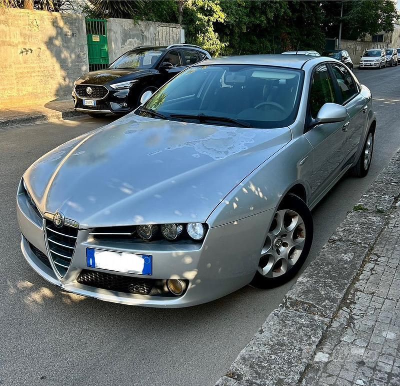Usata 2009 Alfa Romeo 159 Distinctive Tre volumi | 2000 € (Super prezzo) - Immagine 1/4