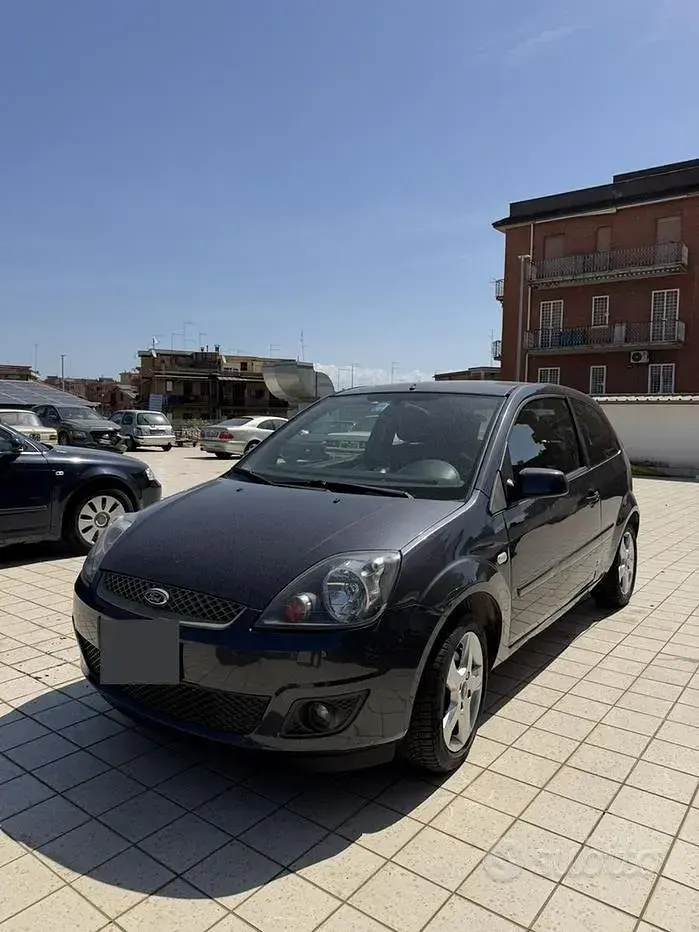 Usata Ford Fiesta Ghia 68 CV (50 kW) 2007 Utilitaria