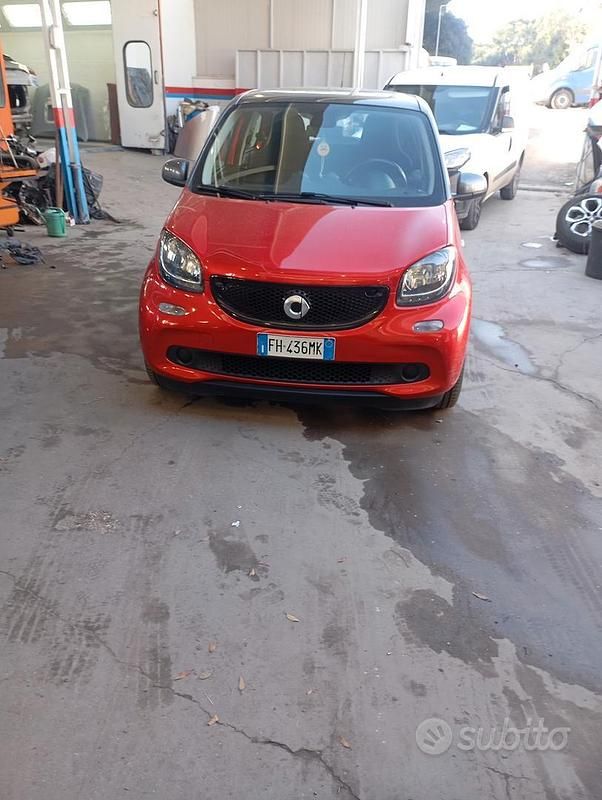 Rosso Usata 2017 Smart ForFour Utilitaria | 13.500 € - Immagine 1/4