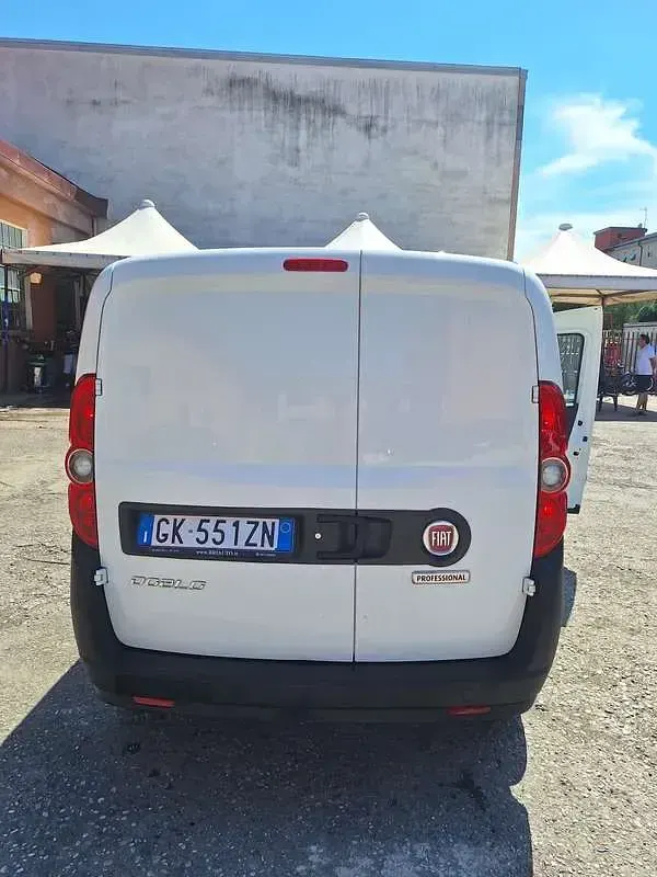 Usata Fiat Doblò 90 CV (66 kW) 2022 Bianco Monovolume