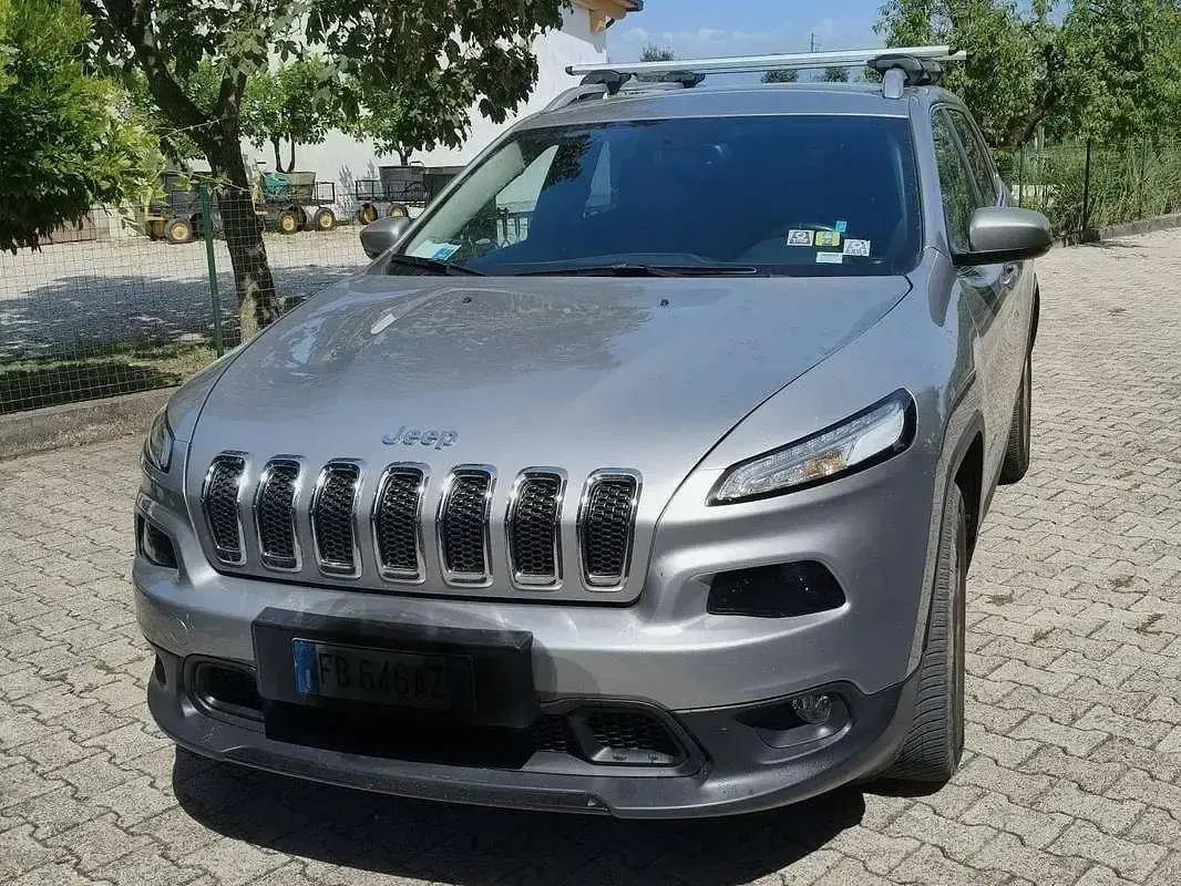 Usata Jeep Cherokee Longitude 185 CV (136 kW) 2015 Grigio SUV