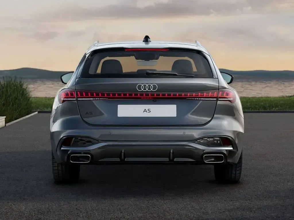 Nuova Audi A5 S-Line 150 CV (110 kW) 2026 Grigio daytona perlato Station wagon