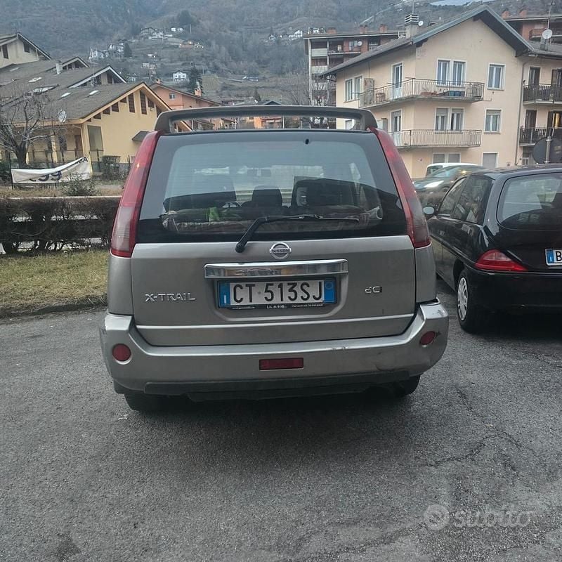 Usata Nissan X-Trail 136 CV (100 kW) 2005 Grigio SUV