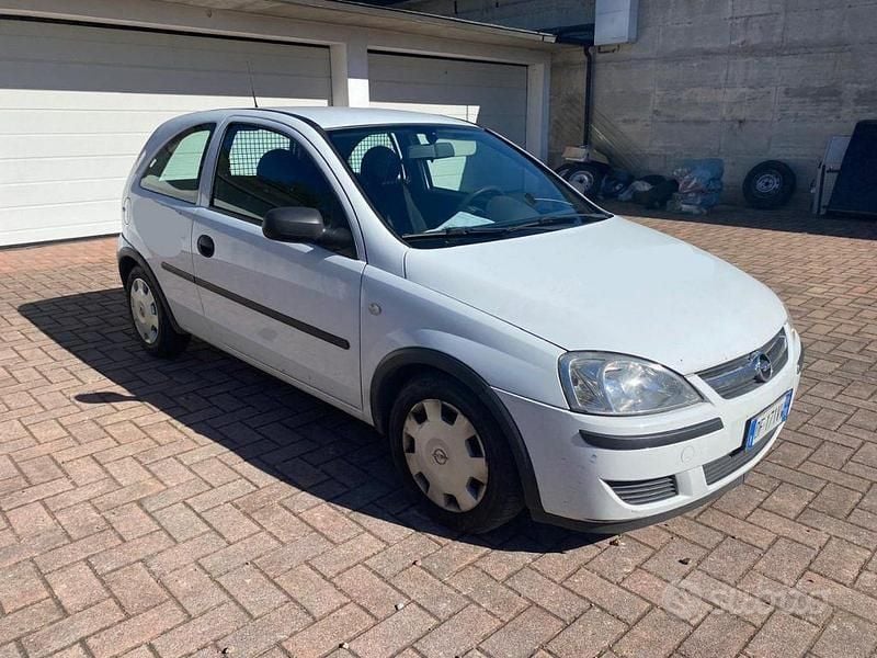 Usata Opel Corsa 69 CV (50 kW) 2007 Bianco Utilitaria