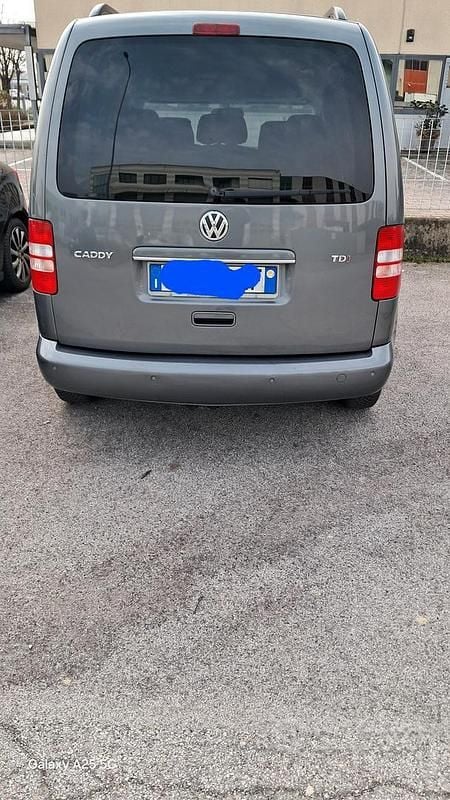 Usata VW Caddy 102 CV (75 kW) 2013 Grigio Monovolume