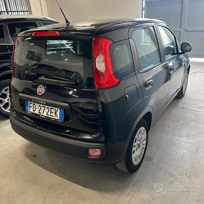 Usata Fiat Panda Lounge 69 CV (50 kW) 2016 Nero Utilitaria