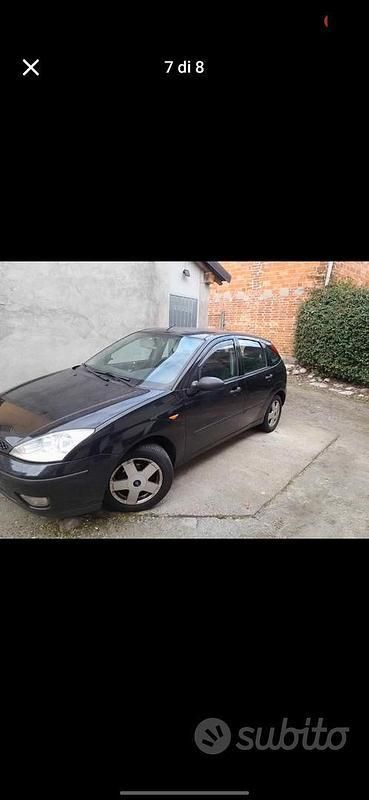 Usata 2004 Ford Focus Tre volumi | 1000 € (Buon prezzo) - Immagine 1/4