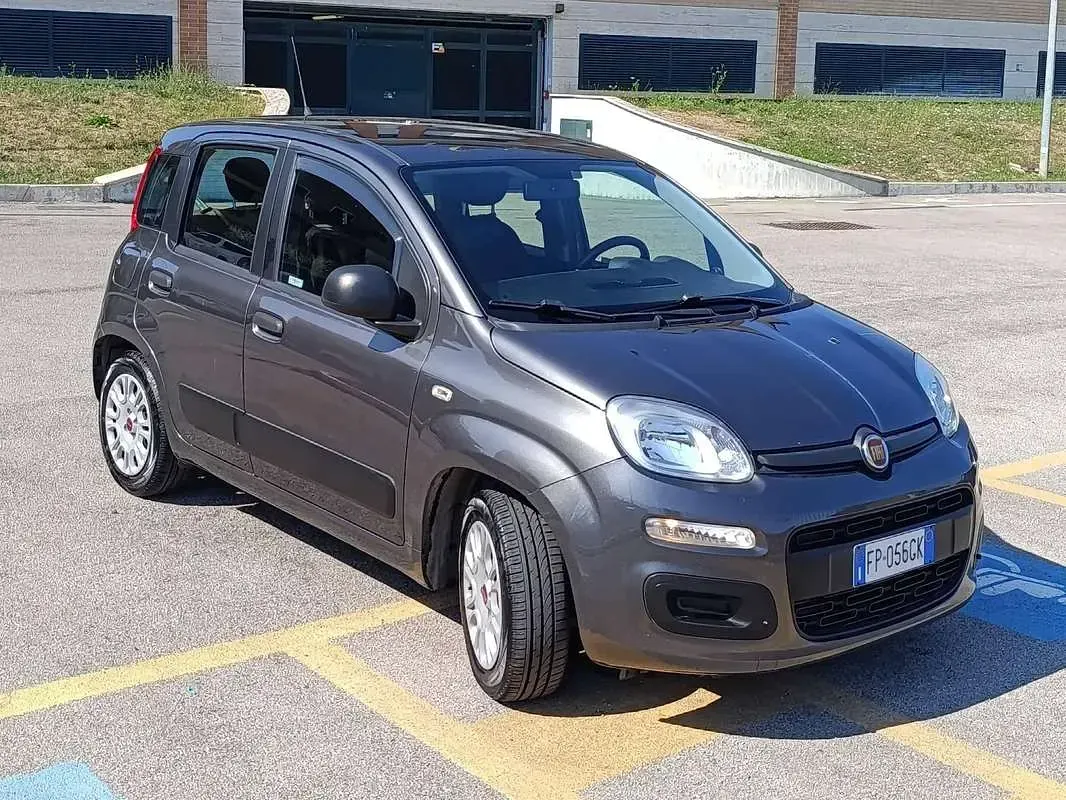 Usata Fiat Panda 69 CV (50 kW) 2018 Grigio Utilitaria