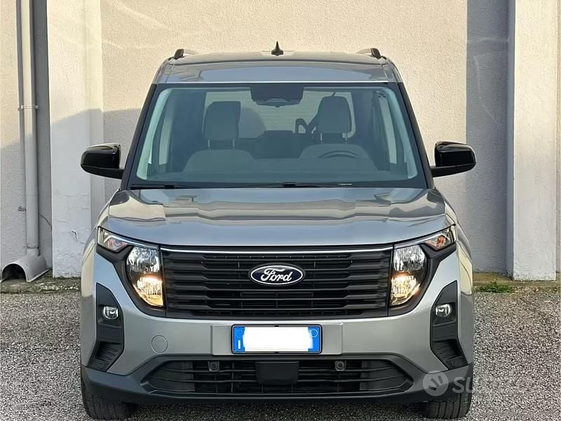 Usata Ford Tourneo Courier Titanium 125 CV (91 kW) 2025 Monovolume