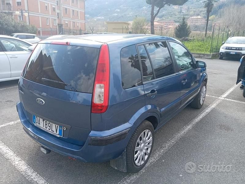 Usata Ford Fusion 80 CV (58 kW) 2006 Blu/azzurro Utilitaria