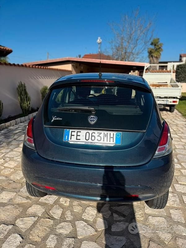 Usata Lancia Ypsilon 80 CV (58 kW) 2016 Blu Utilitaria