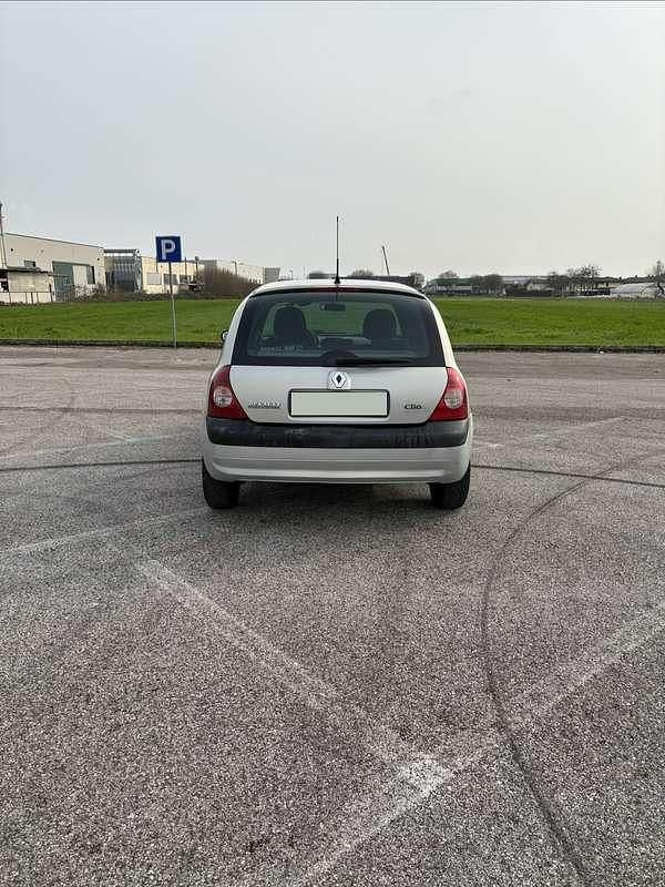 Usata Renault Clio II 98 CV (72 kW) 2002 Berlina
