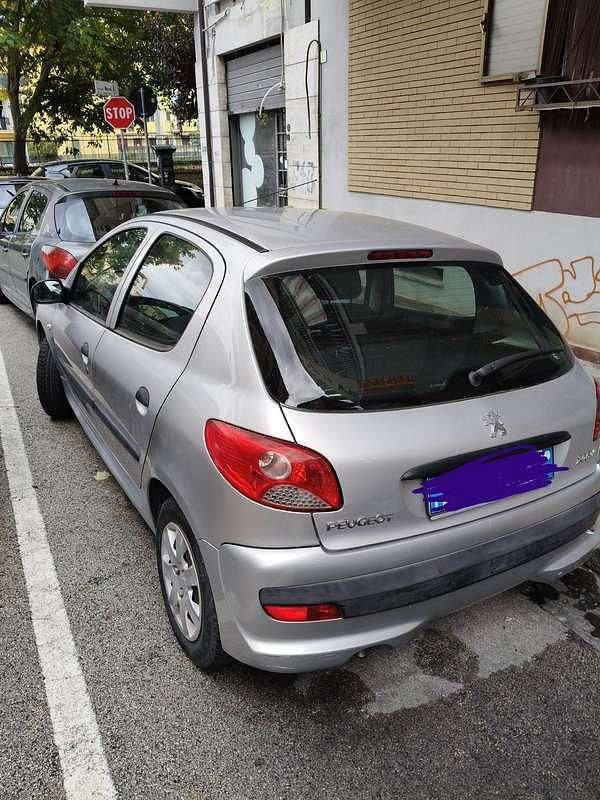 Usata Peugeot 206 60 CV (44 kW) 2011 Argento Berlina
