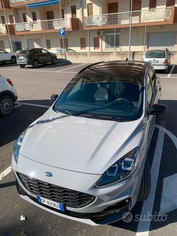 Usata Ford Kuga ST-Line 190 CV (139 kW) 2023 Grigio SUV