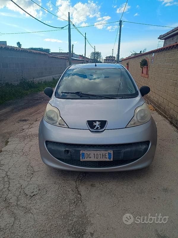 Usata Peugeot 107 68 CV (50 kW) 2007 Grigio Utilitaria