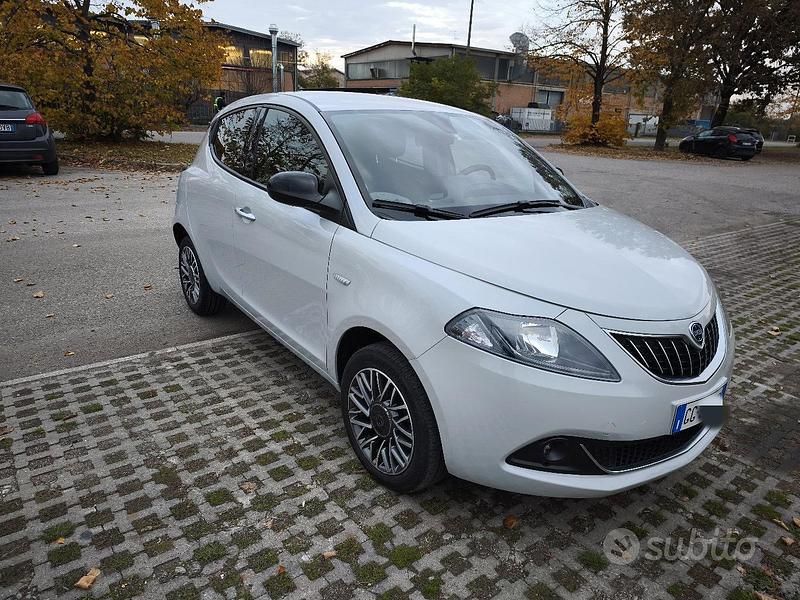 Usata Lancia Ypsilon Gold 69 CV (50 kW) 2021 Utilitaria