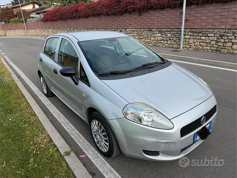 Usata Fiat Grande Punto 75 CV (55 kW) 2013 Grigio Utilitaria