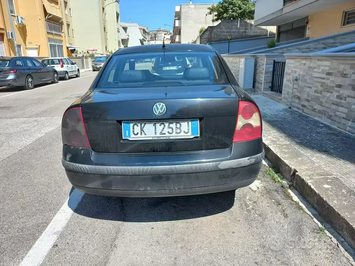 Usata VW Passat 130 CV (95 kW) 2003 Nero Berlina