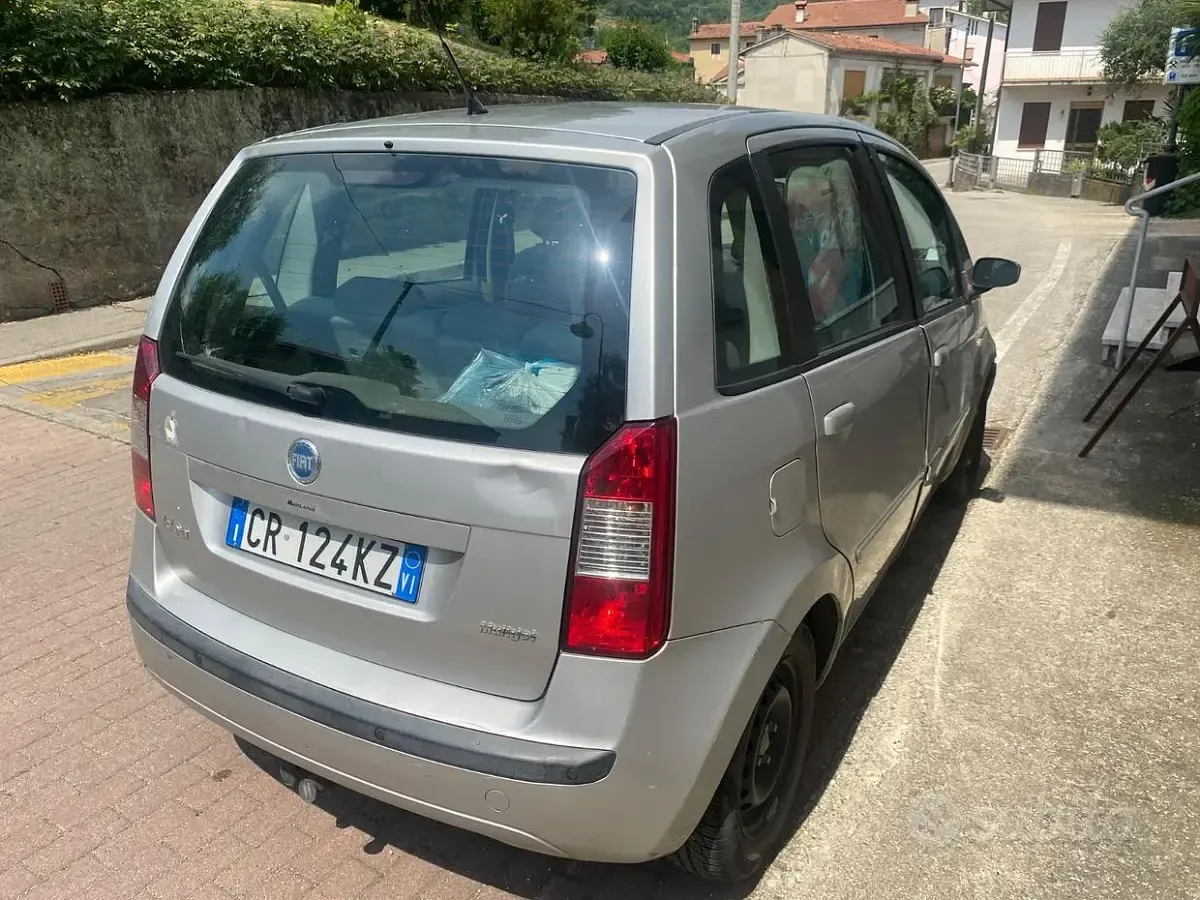 Usata Fiat Idea 69 CV (50 kW) 2004 Grigio Monovolume