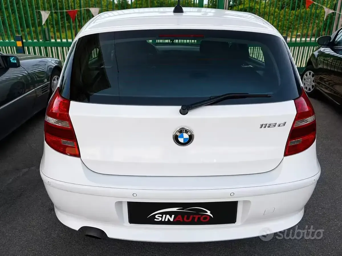 Usata BMW 118 143 CV (105 kW) 2010 Bianco Utilitaria