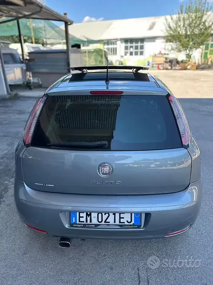 Usata Fiat Punto Lounge 105 CV (77 kW) 2012 Grigio Utilitaria