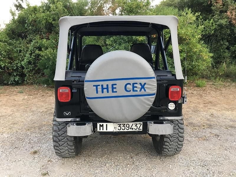 Używany Jeep CJ Laredo 1985 Czarny SUV