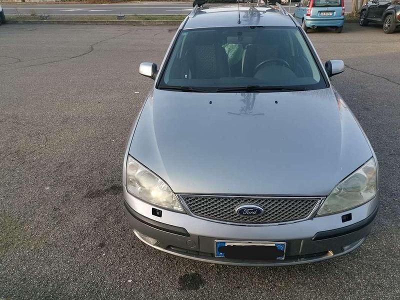 Usata Ford Mondeo Ghia 131 CV (96 kW) 2004 Argento Station wagon
