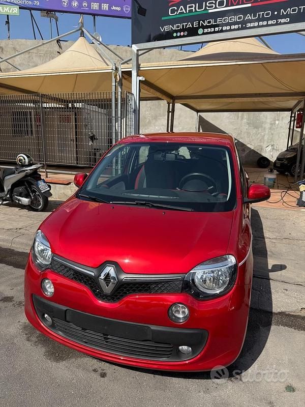 Rosso Usata 2017 Renault Twingo Due volumi | 10.900 € (Buon prezzo) - Immagine 1/4
