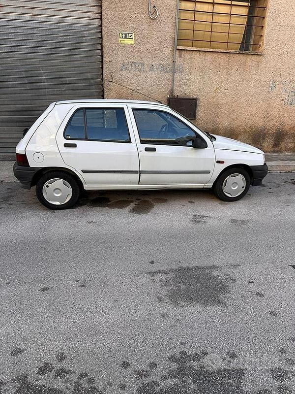 Usata Renault Clio 1990 Bianco Utilitaria